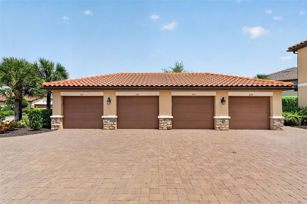 Active With Contract: $379,000 (2 beds, 2 baths, 1528 Square Feet)