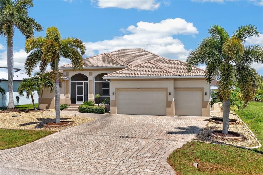 En Venta: $744,000 (3 camas, 2 baños, 2816 Pies cuadrados)