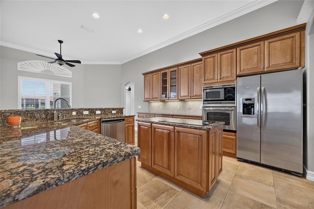 En Venta: $744,000 (3 camas, 2 baños, 2816 Pies cuadrados)