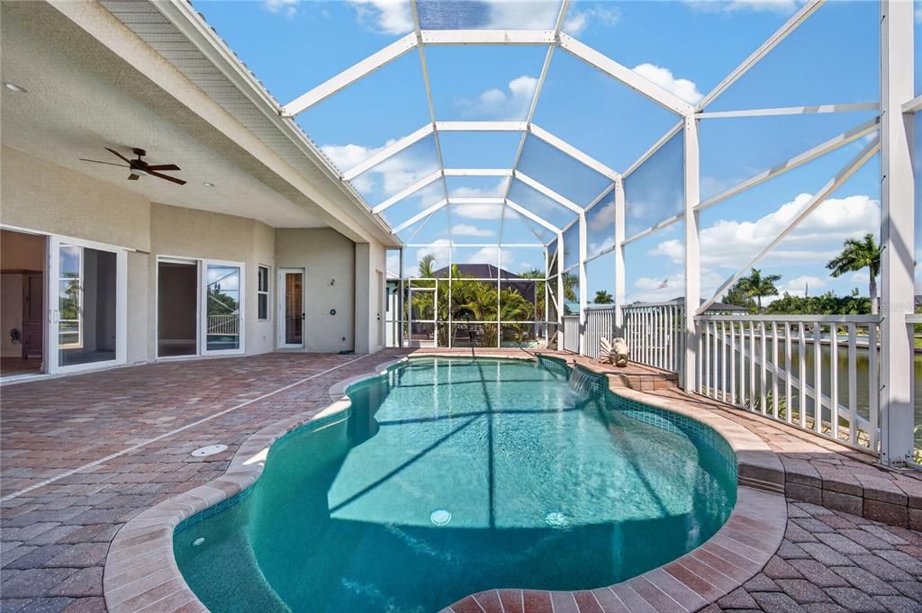 En Venta: $744,000 (3 camas, 2 baños, 2816 Pies cuadrados)