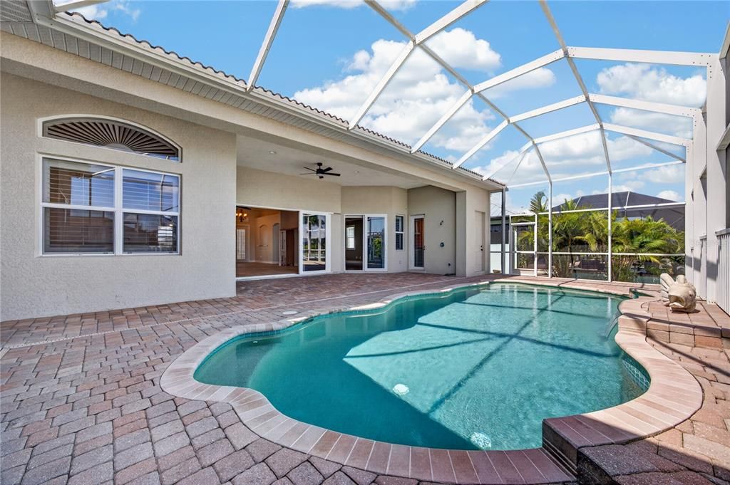 En Venta: $744,000 (3 camas, 2 baños, 2816 Pies cuadrados)