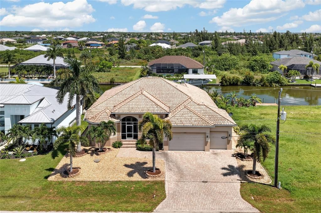En Venta: $744,000 (3 camas, 2 baños, 2816 Pies cuadrados)