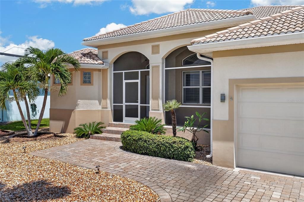 En Venta: $744,000 (3 camas, 2 baños, 2816 Pies cuadrados)