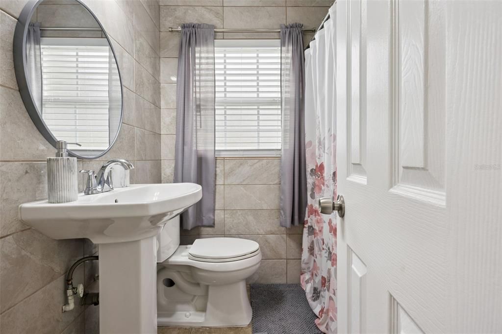 For Sale: $360,000 (4 beds, 2 baths, 1372 Square Feet)