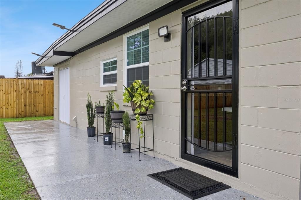 For Sale: $360,000 (4 beds, 2 baths, 1372 Square Feet)