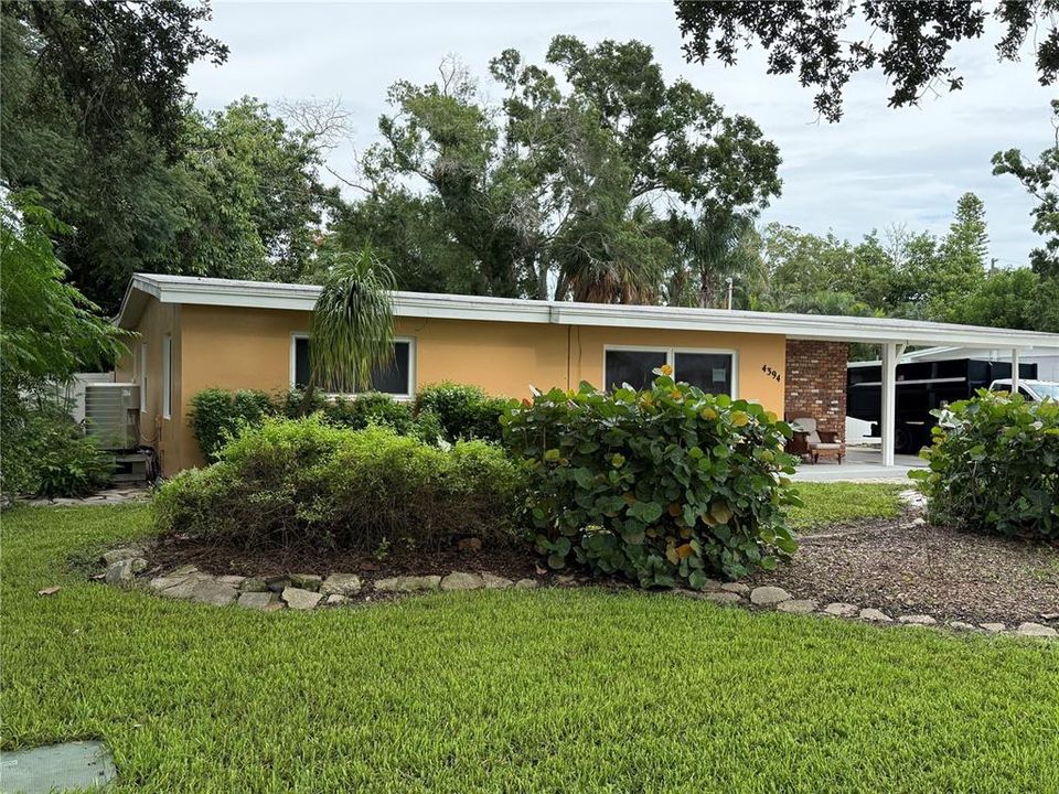 For Rent: $2,495 (3 beds, 2 baths, 1292 Square Feet)