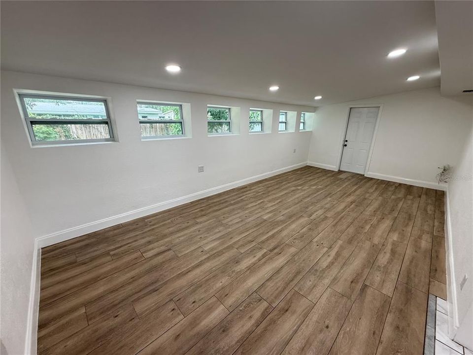 For Rent: $2,495 (3 beds, 2 baths, 1292 Square Feet)