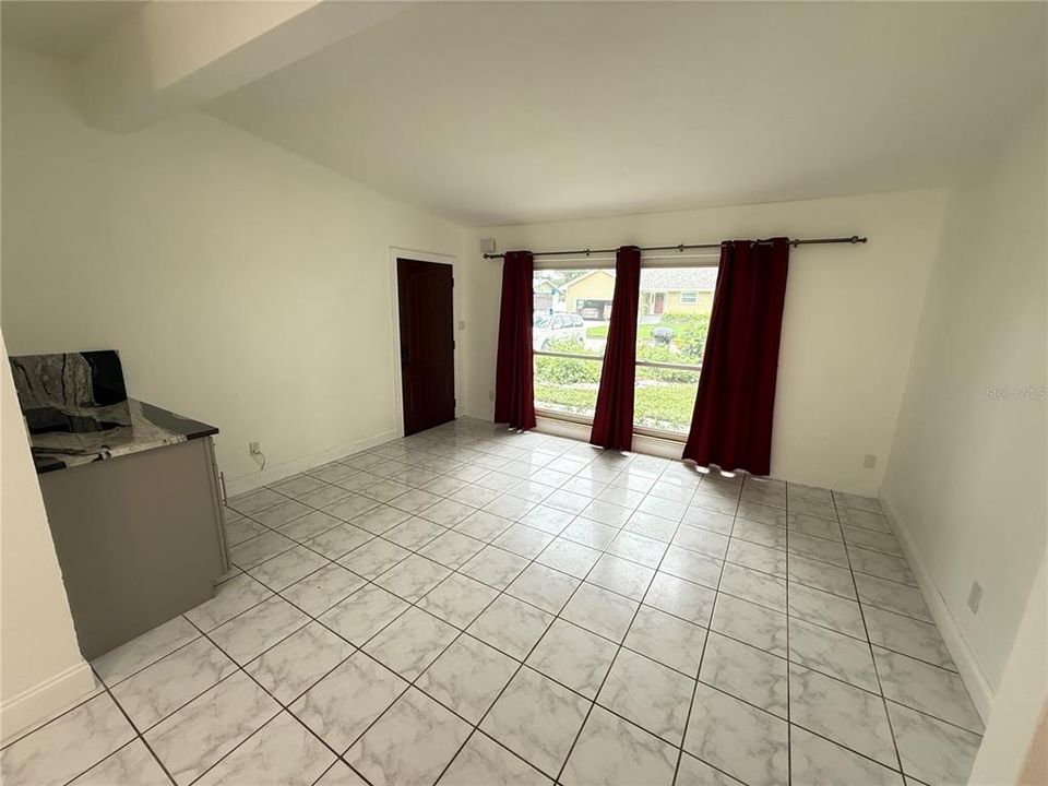 For Rent: $2,495 (3 beds, 2 baths, 1292 Square Feet)