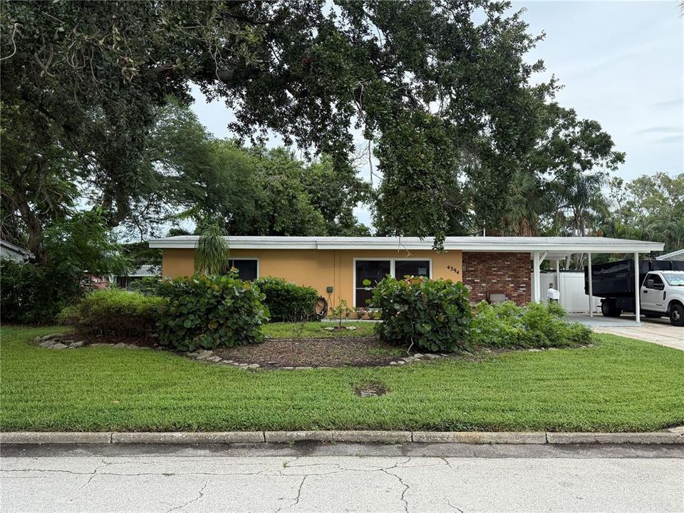 For Rent: $2,495 (3 beds, 2 baths, 1292 Square Feet)