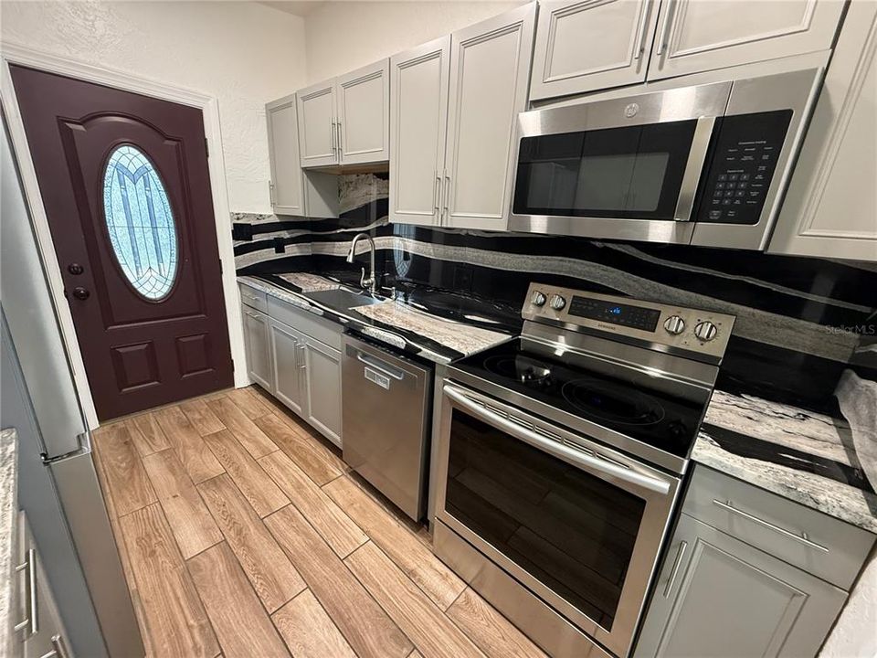 For Rent: $2,495 (3 beds, 2 baths, 1292 Square Feet)