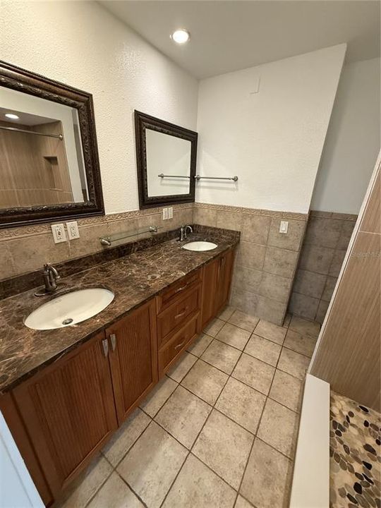 For Rent: $2,495 (3 beds, 2 baths, 1292 Square Feet)