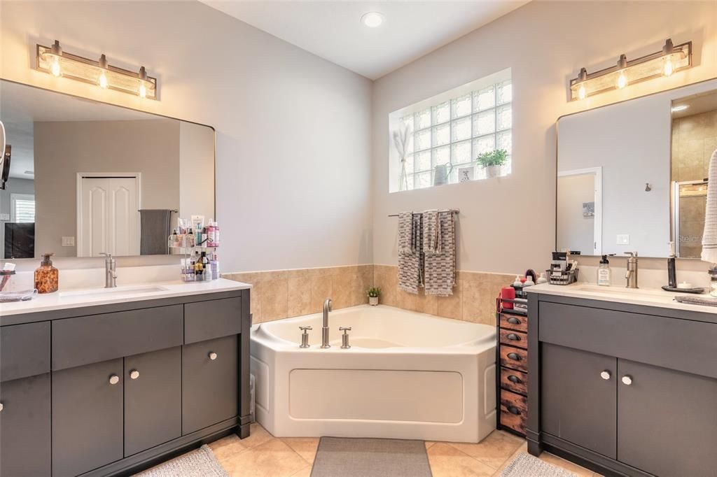 For Sale: $528,000 (4 beds, 3 baths, 2447 Square Feet)