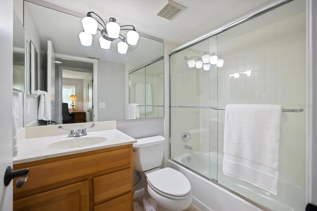 For Sale: $245,000 (2 beds, 2 baths, 1062 Square Feet)