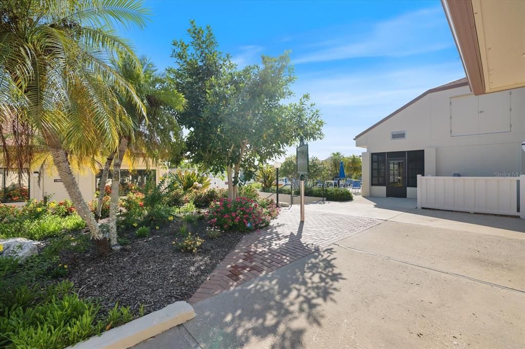 For Sale: $245,000 (2 beds, 2 baths, 1062 Square Feet)