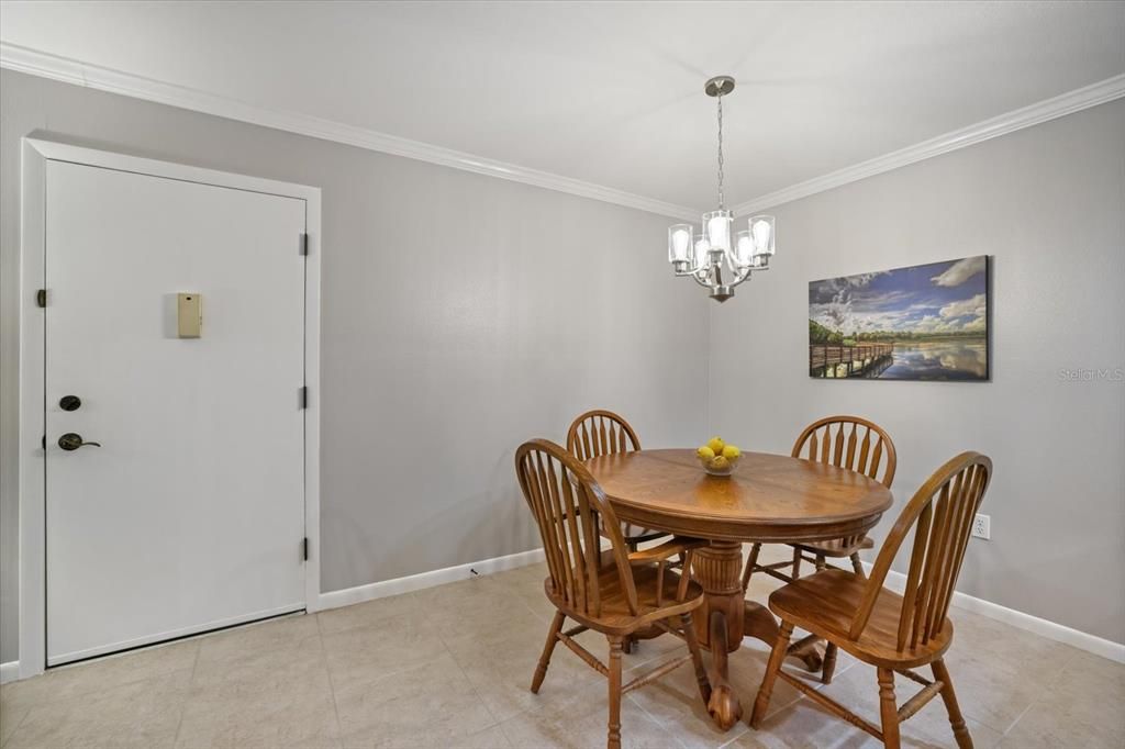For Sale: $245,000 (2 beds, 2 baths, 1062 Square Feet)