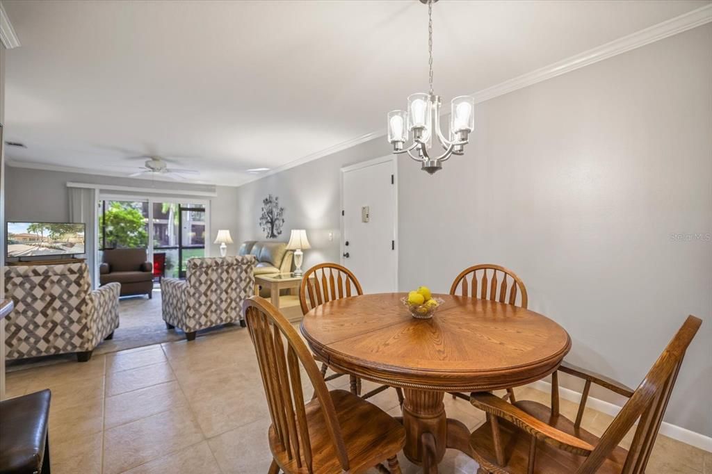 For Sale: $245,000 (2 beds, 2 baths, 1062 Square Feet)