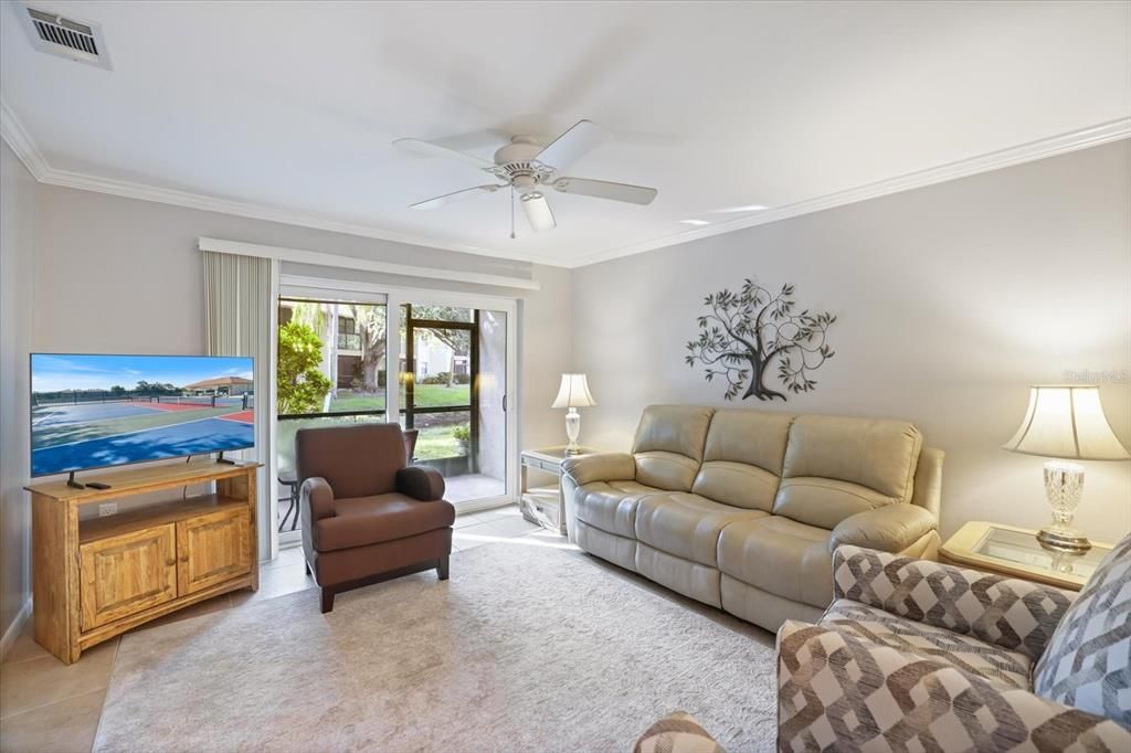 For Sale: $245,000 (2 beds, 2 baths, 1062 Square Feet)