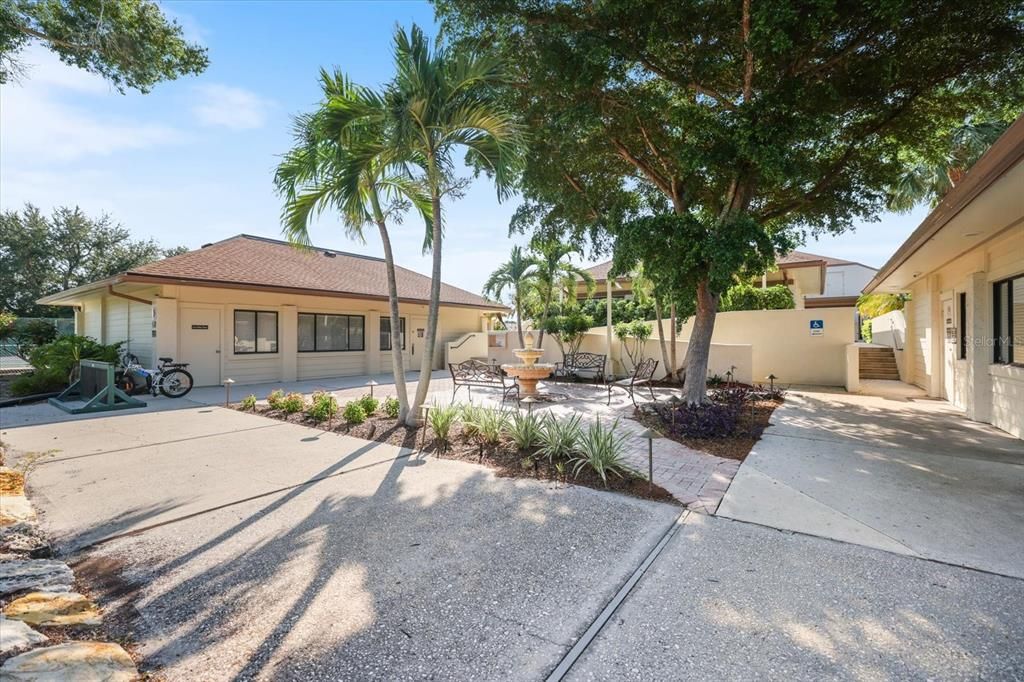 For Sale: $245,000 (2 beds, 2 baths, 1062 Square Feet)