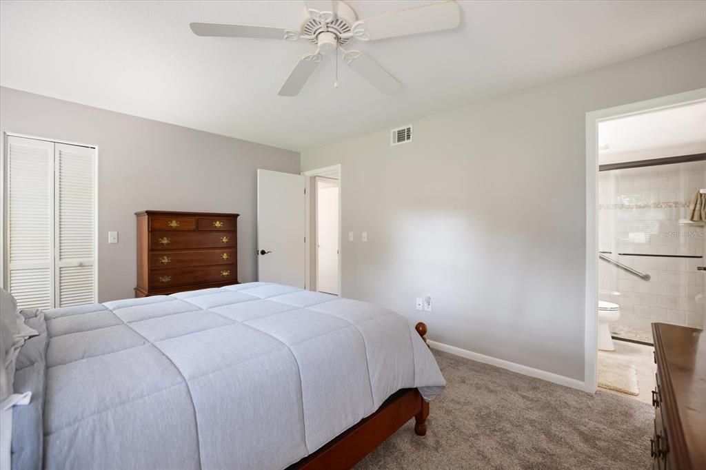 For Sale: $245,000 (2 beds, 2 baths, 1062 Square Feet)