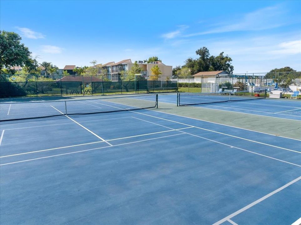For Sale: $245,000 (2 beds, 2 baths, 1062 Square Feet)