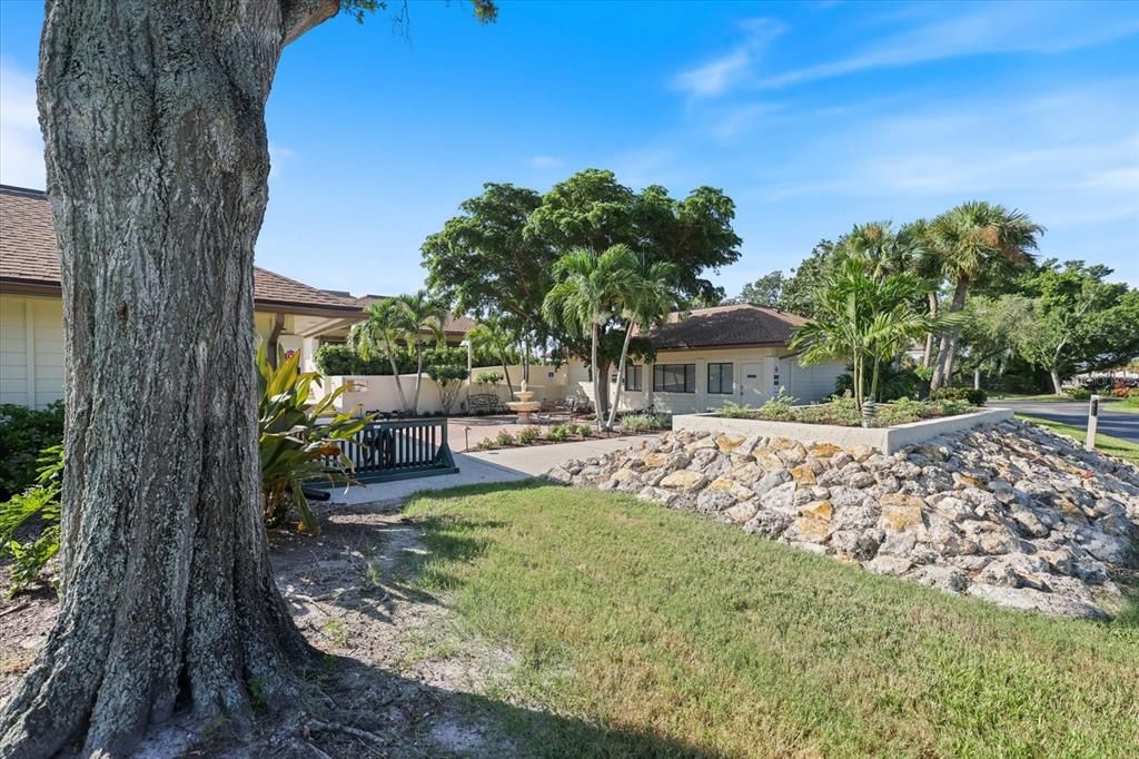 For Sale: $245,000 (2 beds, 2 baths, 1062 Square Feet)