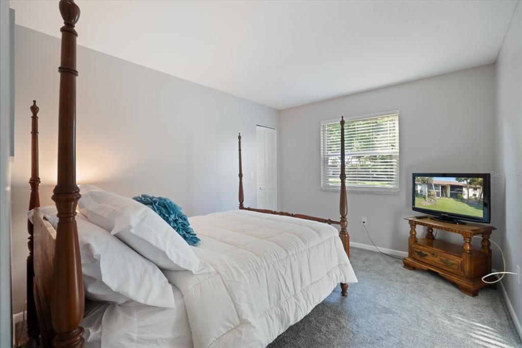 For Sale: $245,000 (2 beds, 2 baths, 1062 Square Feet)