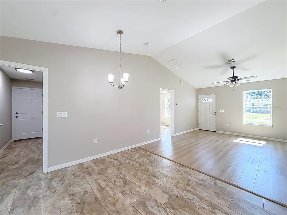For Sale: $215,000 (3 beds, 2 baths, 1080 Square Feet)