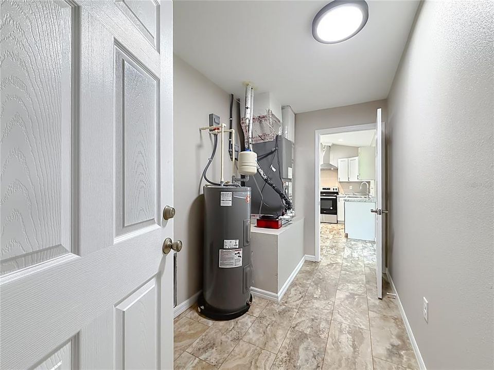 For Sale: $215,000 (3 beds, 2 baths, 1080 Square Feet)