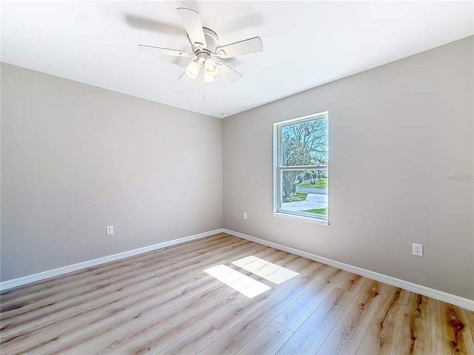 For Sale: $215,000 (3 beds, 2 baths, 1080 Square Feet)