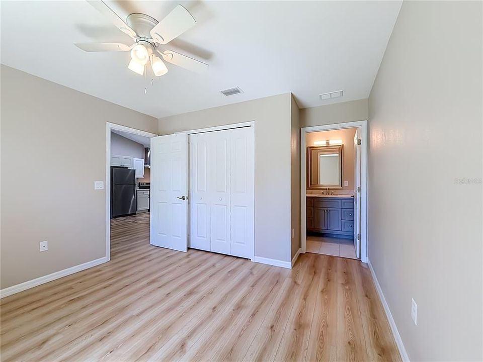 For Sale: $215,000 (3 beds, 2 baths, 1080 Square Feet)