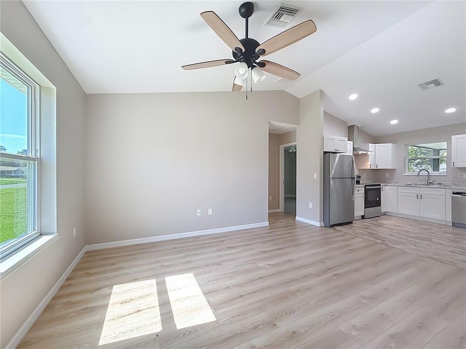 For Sale: $215,000 (3 beds, 2 baths, 1080 Square Feet)