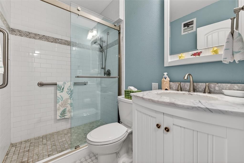For Sale: $157,000 (2 beds, 1 baths, 816 Square Feet)