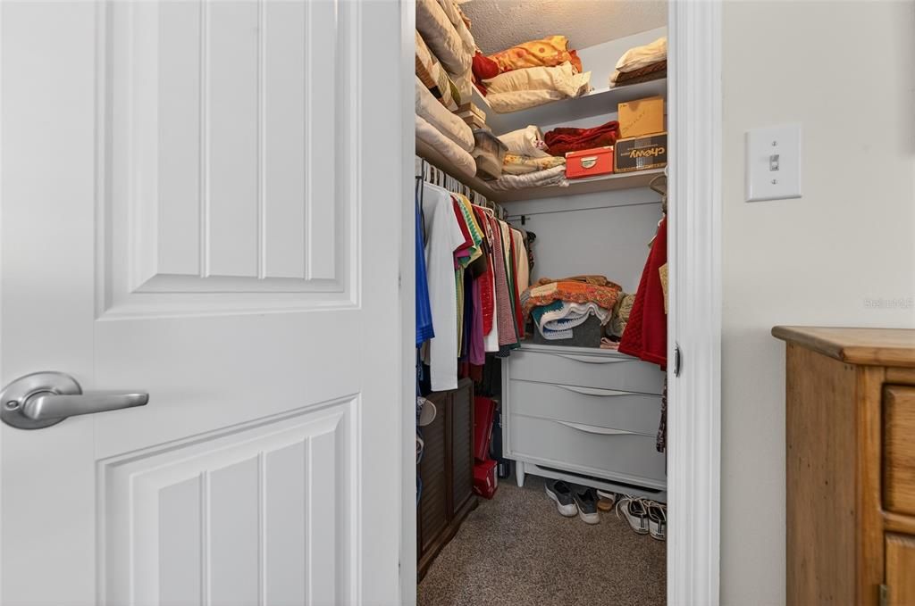 For Sale: $157,000 (2 beds, 1 baths, 816 Square Feet)