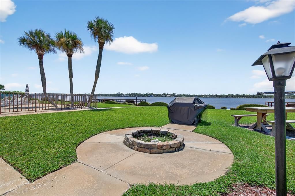 For Sale: $157,000 (2 beds, 1 baths, 816 Square Feet)