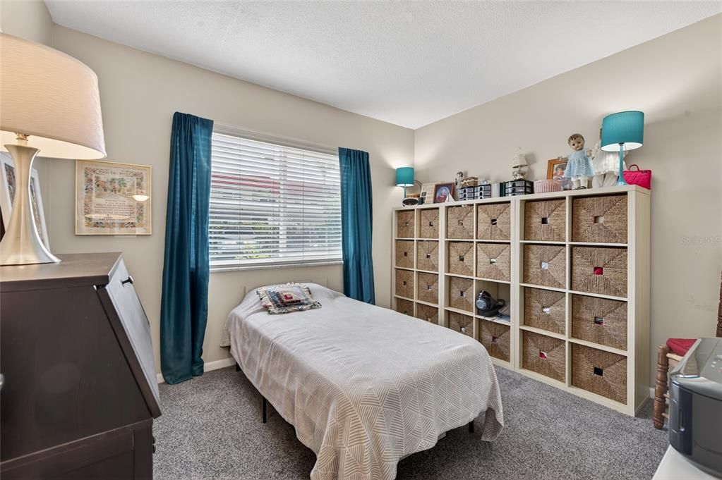 For Sale: $157,000 (2 beds, 1 baths, 816 Square Feet)