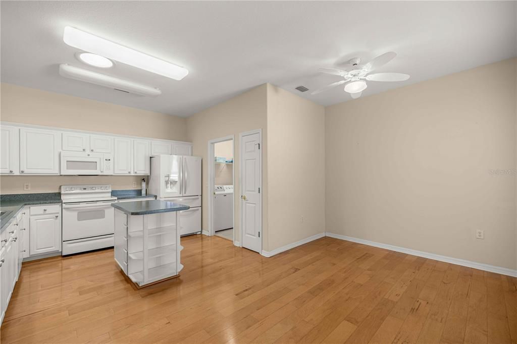 For Sale: $359,900 (2 beds, 2 baths, 1906 Square Feet)