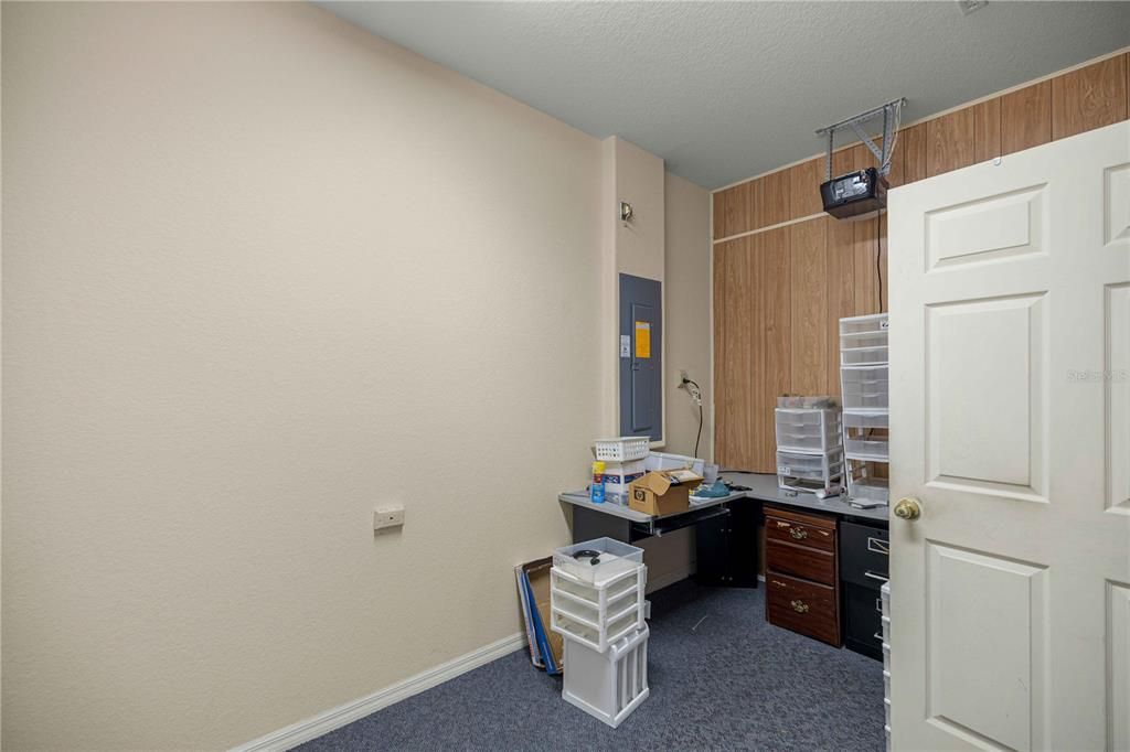 For Sale: $359,900 (2 beds, 2 baths, 1906 Square Feet)