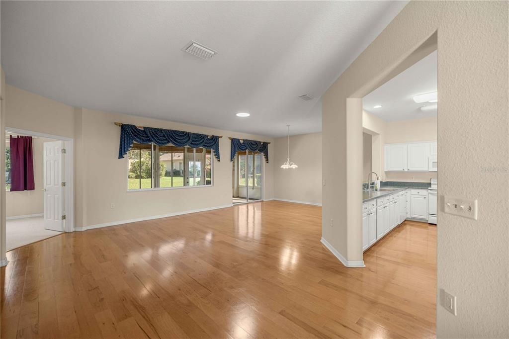 For Sale: $359,900 (2 beds, 2 baths, 1906 Square Feet)