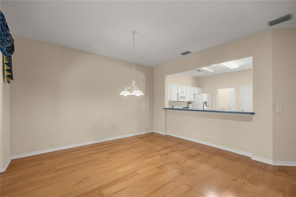 For Sale: $359,900 (2 beds, 2 baths, 1906 Square Feet)