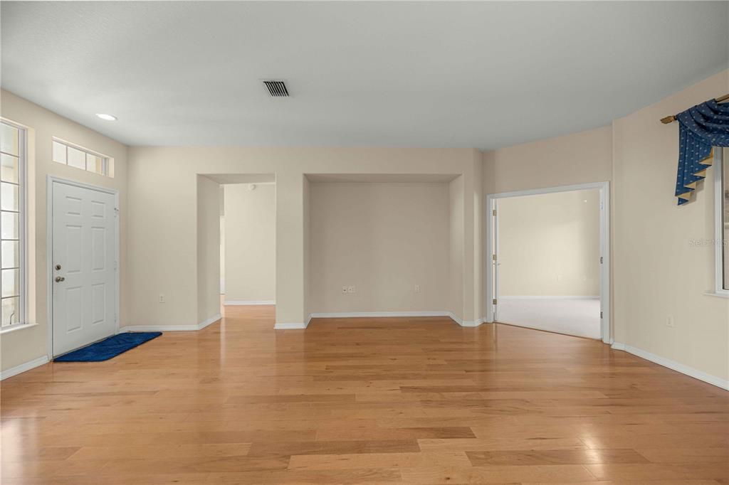 For Sale: $359,900 (2 beds, 2 baths, 1906 Square Feet)