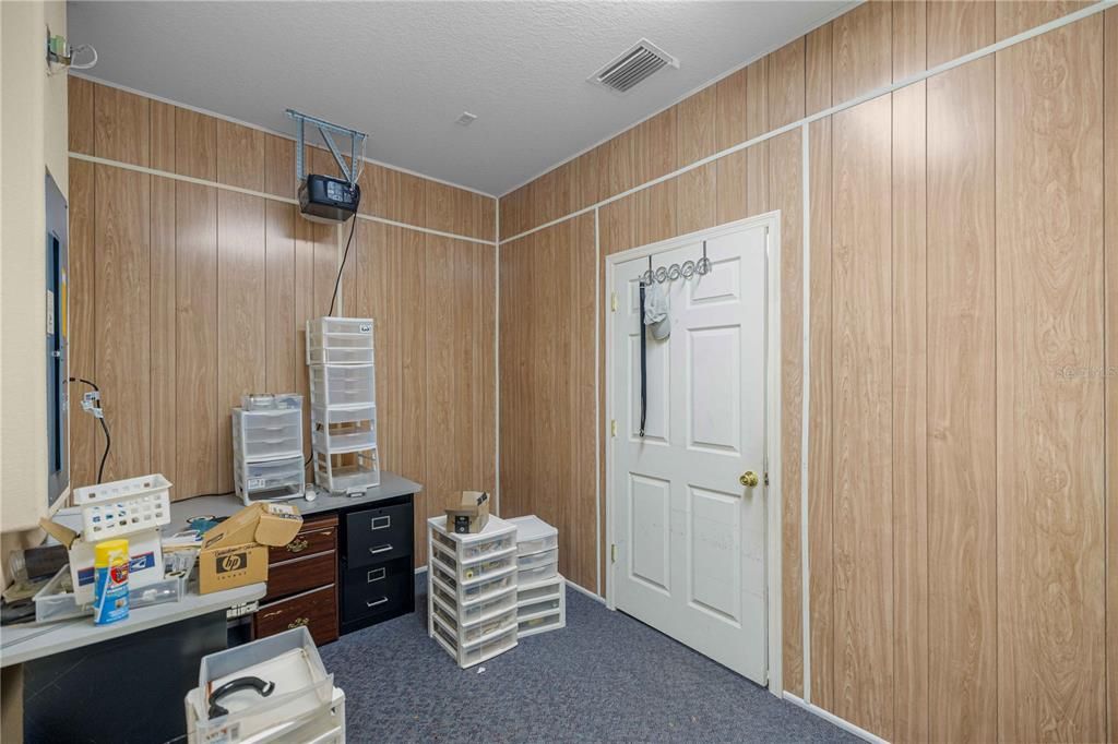 For Sale: $359,900 (2 beds, 2 baths, 1906 Square Feet)