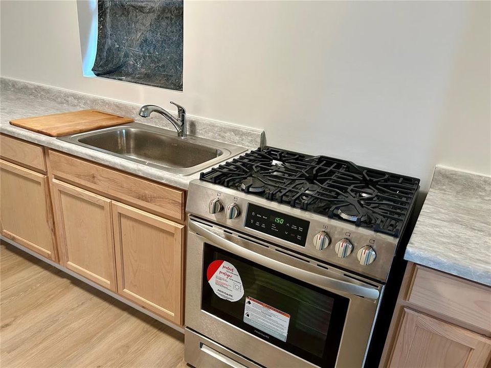 На продажу: $225,000 (2 спален, 1 ванн, 1025 Квадратных фут)