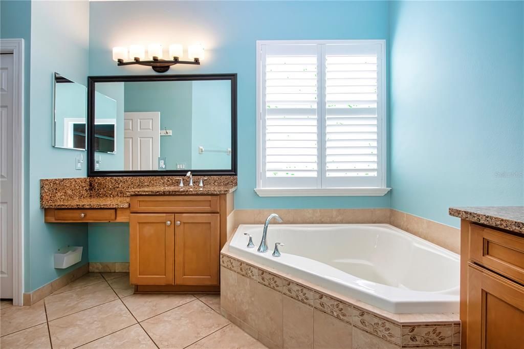 For Sale: $339,000 (3 beds, 2 baths, 1593 Square Feet)