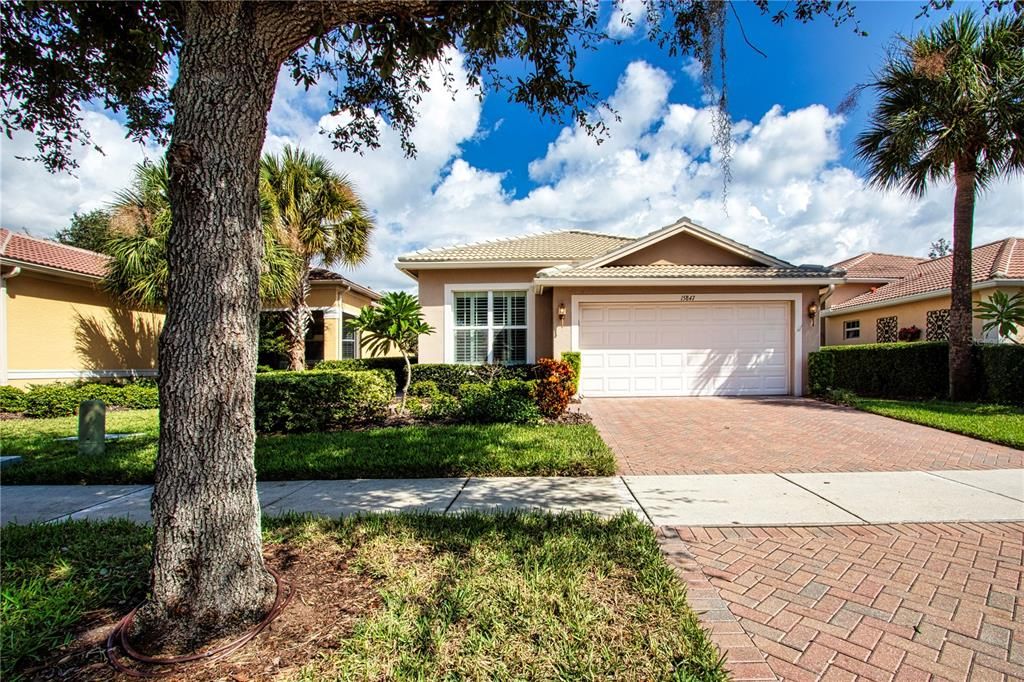 For Sale: $339,000 (3 beds, 2 baths, 1593 Square Feet)