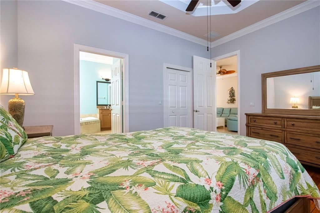 For Sale: $339,000 (3 beds, 2 baths, 1593 Square Feet)