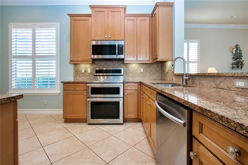 For Sale: $339,000 (3 beds, 2 baths, 1593 Square Feet)