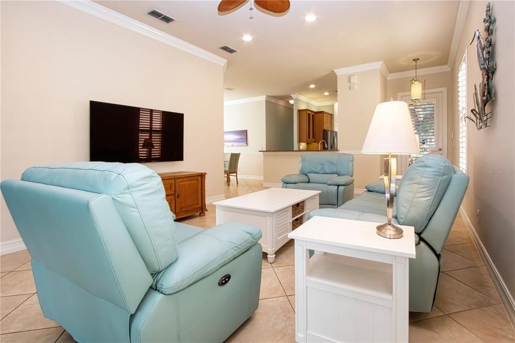 For Sale: $339,000 (3 beds, 2 baths, 1593 Square Feet)