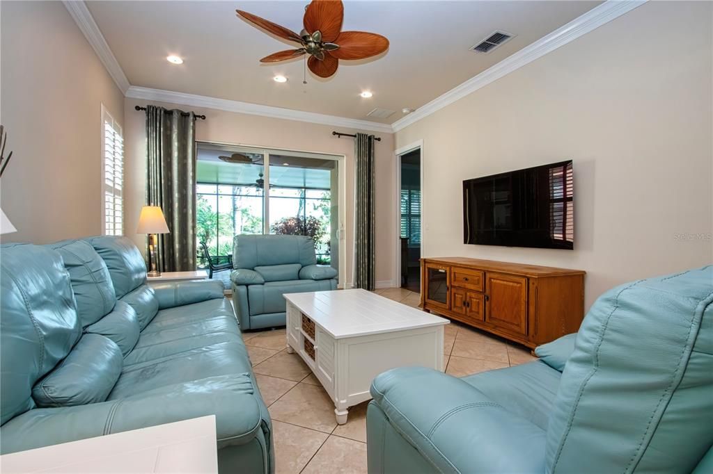 For Sale: $339,000 (3 beds, 2 baths, 1593 Square Feet)