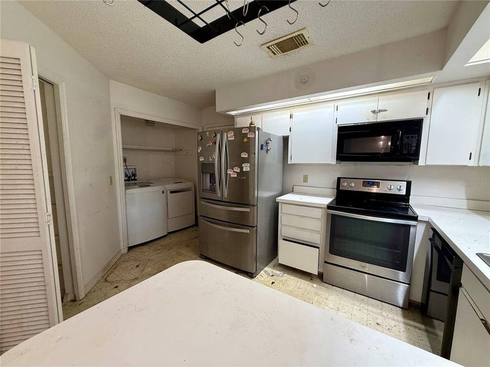 Activo con contrato: $209,000 (3 camas, 2 baños, 1448 Pies cuadrados)