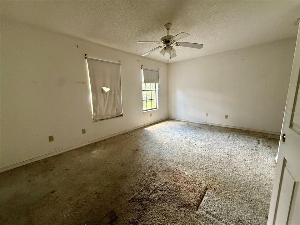 Activo con contrato: $209,000 (3 camas, 2 baños, 1448 Pies cuadrados)